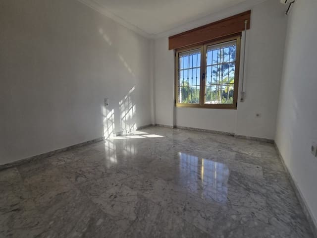 Chalet de 4 habitaciones en Mijas Costa, Mijas en venta con piscina garaje - 895.000 € (Ref: 9518390)