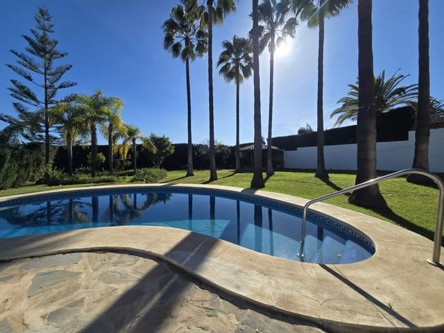 Chalet de 4 habitaciones en Mijas Costa, Mijas en venta con piscina garaje - 895.000 € (Ref: 9518390)