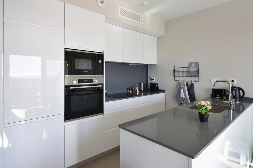 3 bedroom Apartment for sale in Fuengirola with pool garage - € 695,000 (Ref: 9518393)