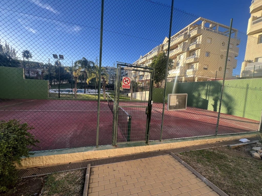 3 soverom Leilighet til salgs i La Cala Hills med svømmebasseng garasje - € 375 000 (Ref: 9518396)