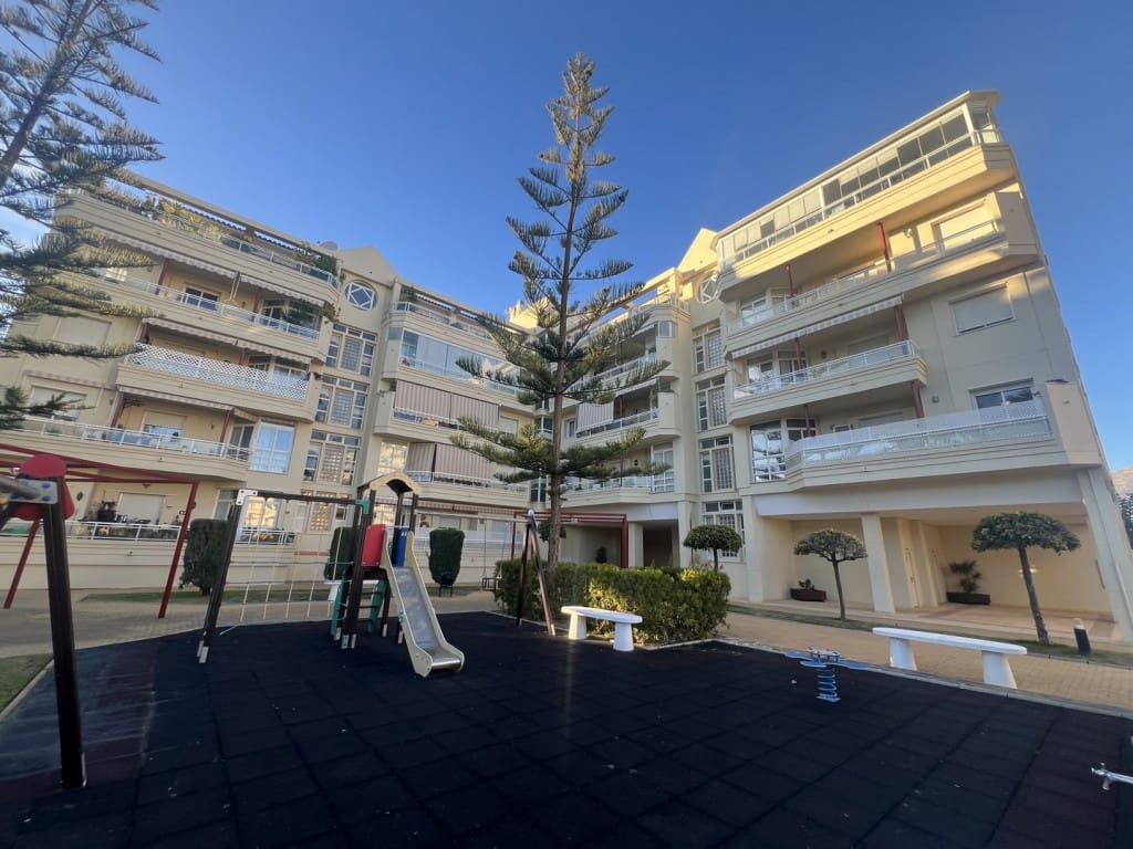 3 soverom Leilighet til salgs i La Cala Hills med svømmebasseng garasje - € 375 000 (Ref: 9518396)