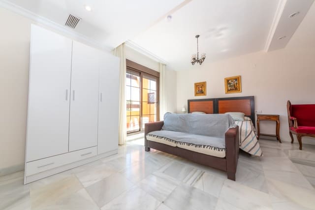 5 slaapkamer Penthouse te koop in New Golden Mile, Estepona met zwembad - € 899.950 (Ref: 9518397)