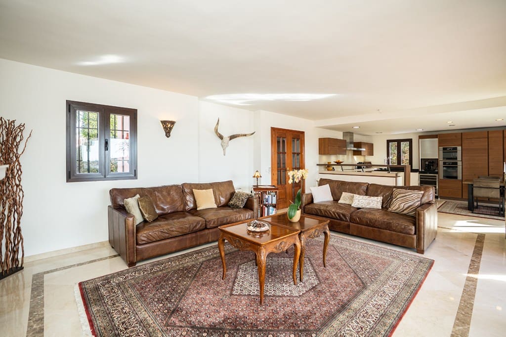 3 bedroom Villa for sale in Marbesa with pool - € 2,275,000 (Ref: 9614627)