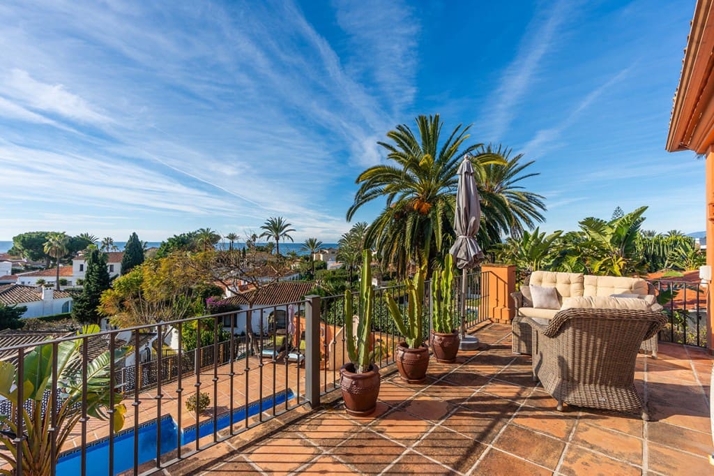 3 bedroom Villa for sale in Marbesa with pool - € 2,275,000 (Ref: 9614627)