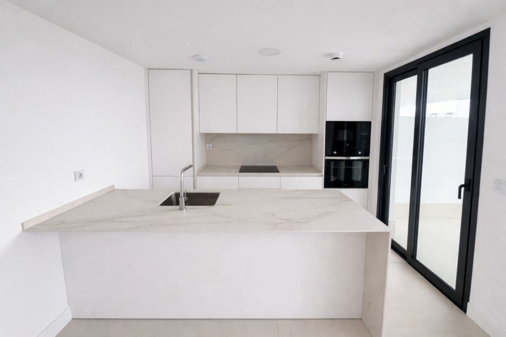 Apartamento de 3 habitaciones en Fuengirola en venta con piscina garaje - 595.000 € (Ref: 9614628)