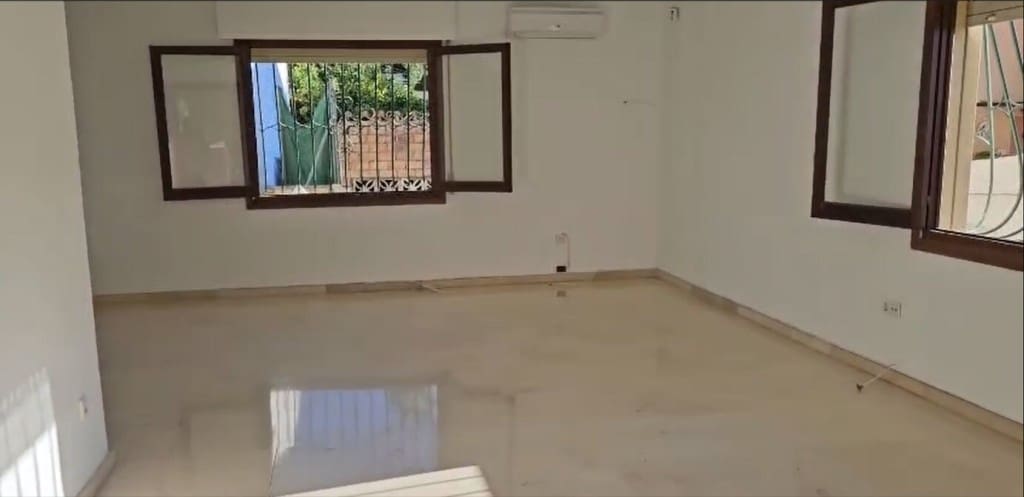 5 bedroom Villa for sale in Mijas Costa with pool garage - € 700,000 (Ref: 9614631)