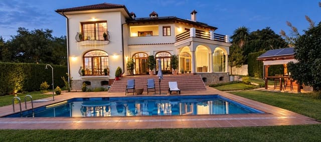 6 makuuhuone Huvila myytävänä paikassa El Rosario, Marbella mukana uima-altaan 
autotalli - 2 490 000 € (Ref: 9614632)