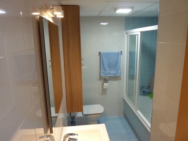 Apartamento de 2 habitaciones en Puerto Marina, Benalmádena en venta con piscina - 599.000 € (Ref: 9614633)