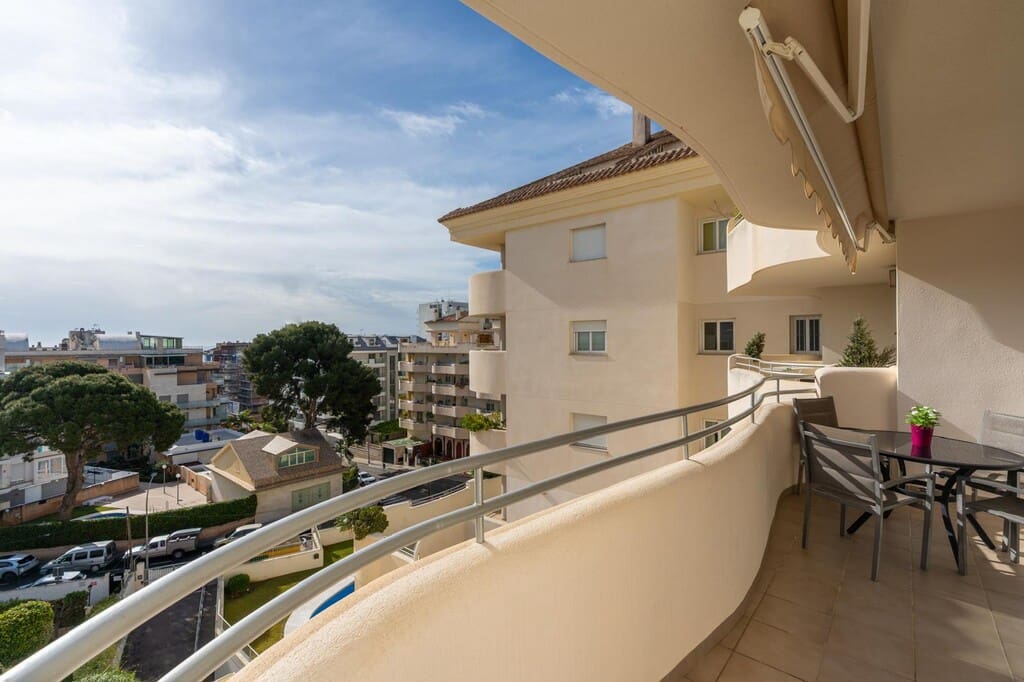 2 bedroom Apartment for sale in Benalmadena with pool garage - € 420,000 (Ref: 9614633)