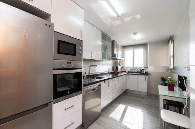 2 slaapkamer Appartement te koop in Puerto Marina, Benalmádena met zwembad garage - € 420.000 (Ref: 9614633)