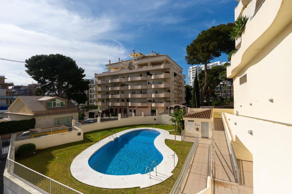 2 bedroom Apartment for sale in Benalmadena with pool garage - € 420,000 (Ref: 9614633)