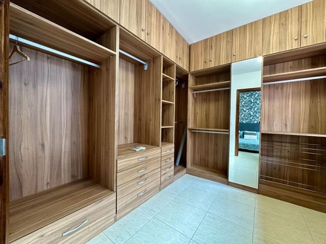 3 soveværelse Byhus til salg i Marbella med swimmingpool garage - € 549.000 (Ref: 9614634)