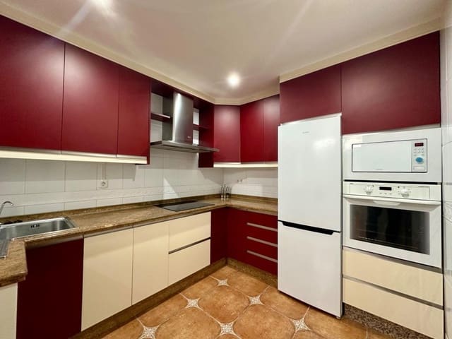 3 soveværelse Byhus til salg i Marbella med swimmingpool garage - € 549.000 (Ref: 9614634)