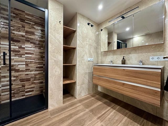 3 soveværelse Byhus til salg i Marbella med swimmingpool garage - € 549.000 (Ref: 9614634)