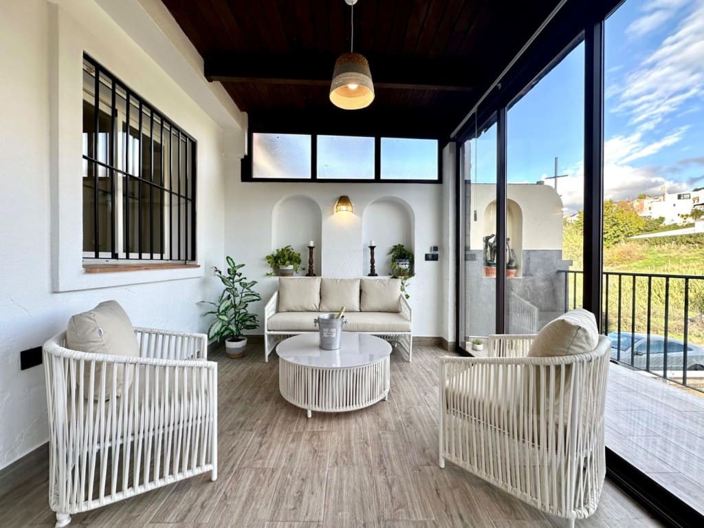 3 bedroom Townhouse for sale in Marbella with pool garage - € 549,000 (Ref: 9614634)