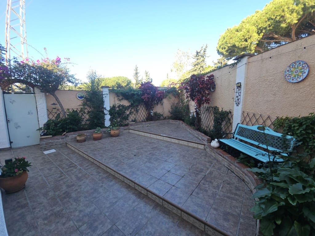 2 bedroom Townhouse for sale in Calahonda with pool - € 410,000 (Ref: 9614636)
