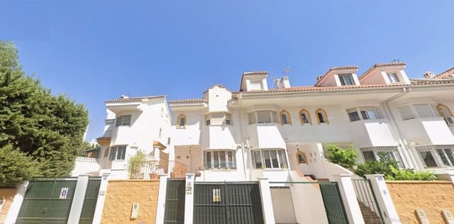 4 makuuhuone Omakotitalo myytävänä paikassa Mijas Costa, Mijas mukana uima-altaan 
autotalli - 527 000 € (Ref: 9614637)