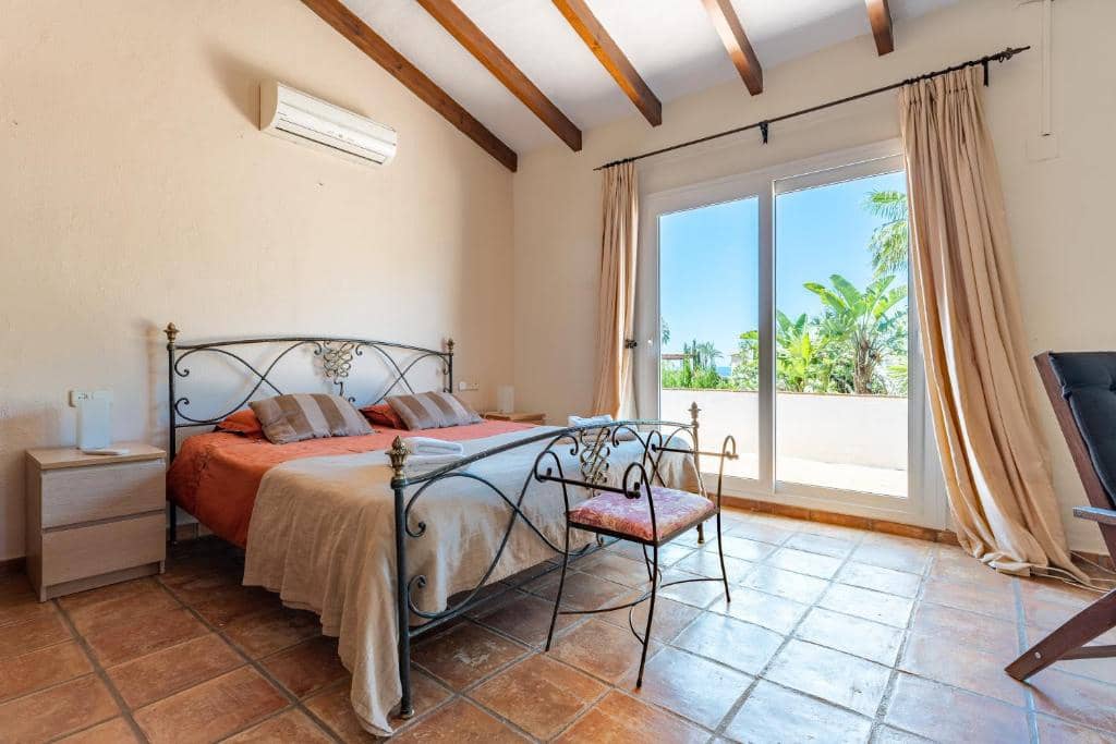 5 bedroom Villa for sale in Marbesa with pool - € 1,290,000 (Ref: 9614639)