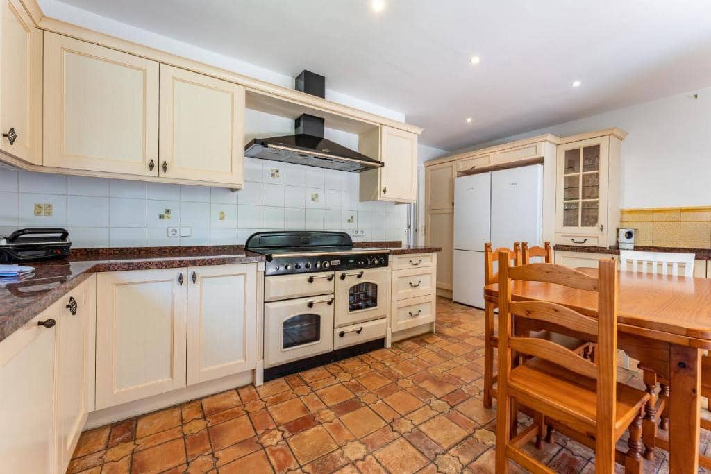 5 bedroom Villa for sale in Marbesa with pool - € 1,290,000 (Ref: 9614639)