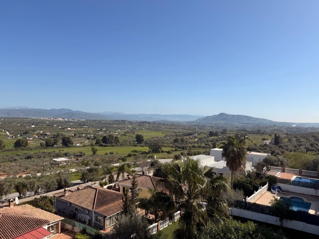 Chalet de 4 habitaciones en Coín en venta con piscina - 535.000 € (Ref: 9685971)