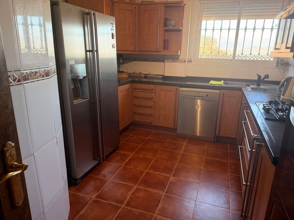 Chalet de 4 habitaciones en Coín en venta con piscina - 535.000 € (Ref: 9685971)