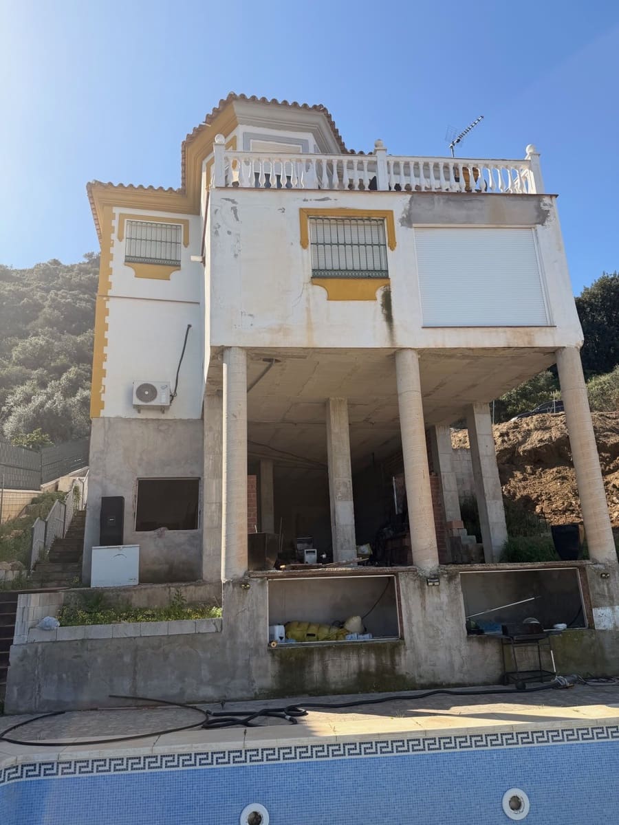 Chalet de 4 habitaciones en Coín en venta con piscina - 535.000 € (Ref: 9685971)