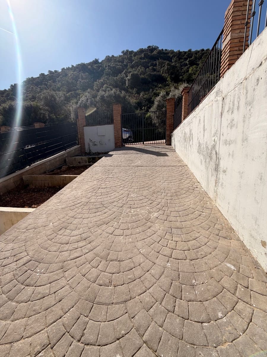 Chalet de 4 habitaciones en Coín en venta con piscina - 535.000 € (Ref: 9685971)