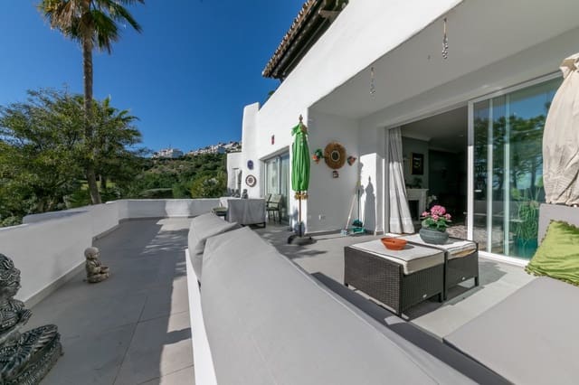 Apartamento de 2 habitaciones en La Quinta, Benahavís en venta con piscina garaje - 595.000 € (Ref: 9697990)