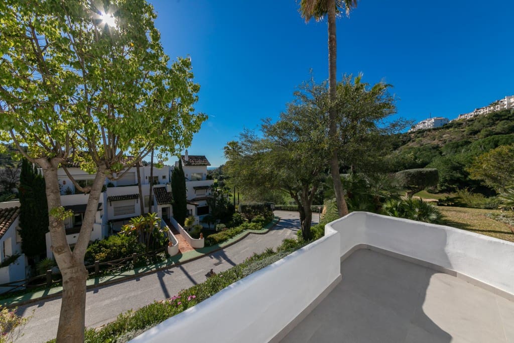 Apartamento de 2 habitaciones en La Quinta en venta con piscina garaje - 595.000 € (Ref: 9697990)