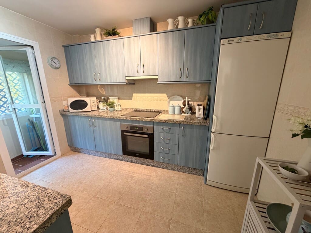 Casa de 4 habitaciones en Calahonda en venta con piscina garaje - 550.000 € (Ref: 9719403)