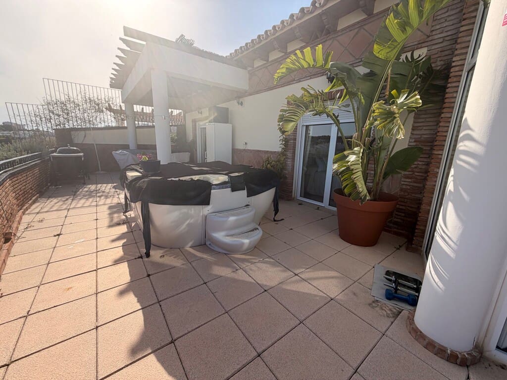 3 chambre Penthouse à vendre à Riviera del Sol avec piscine garage - 685 000 € (Ref: 9751676)