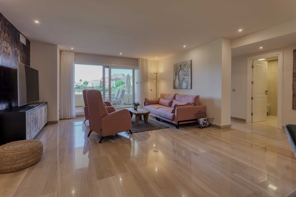 3 soveværelse Lejlighed til salg i Mijas Costa med swimmingpool garage - € 549.000 (Ref: 9780224)
