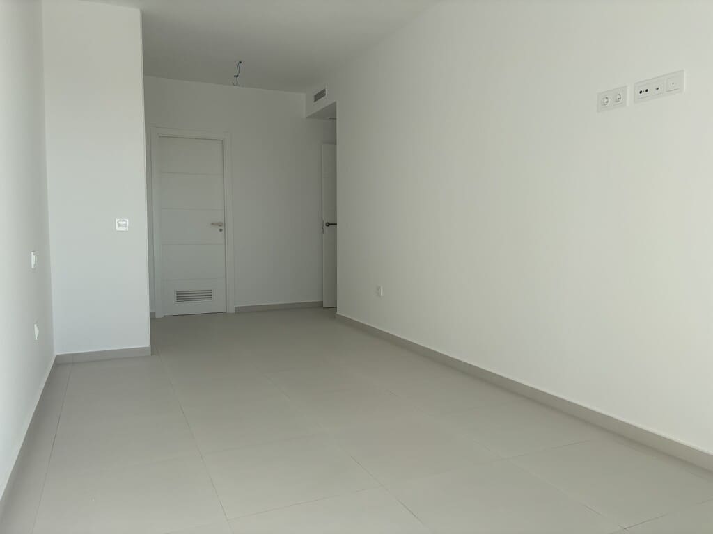 3 bedroom Apartment for sale in Benalmadena with pool garage - € 460,000 (Ref: 9780226)