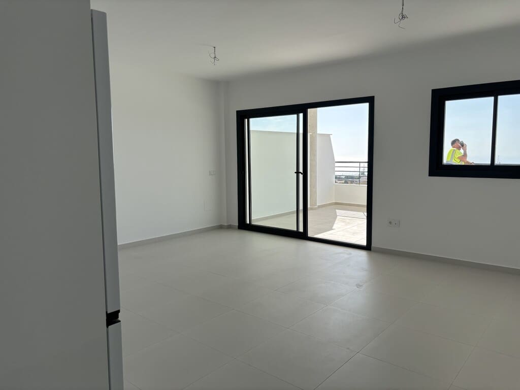 3 bedroom Apartment for sale in Benalmadena with pool garage - € 460,000 (Ref: 9780226)