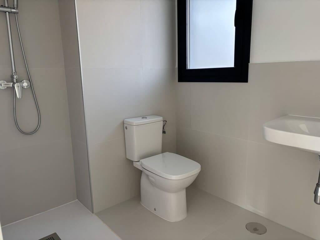 3 bedroom Apartment for sale in Benalmadena with pool garage - € 460,000 (Ref: 9780226)