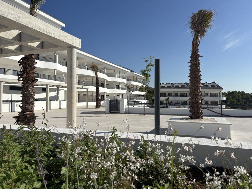 3 bedroom Apartment for sale in Benalmadena with pool garage - € 460,000 (Ref: 9780226)