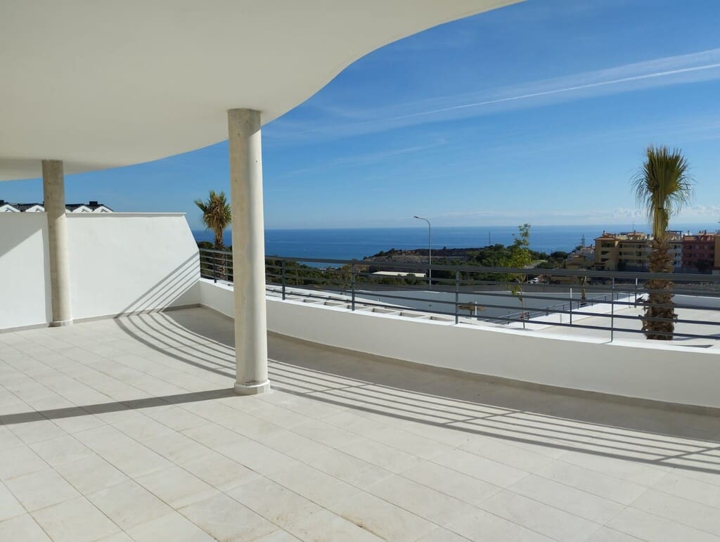 3 bedroom Apartment for sale in Benalmadena with pool garage - € 460,000 (Ref: 9780226)