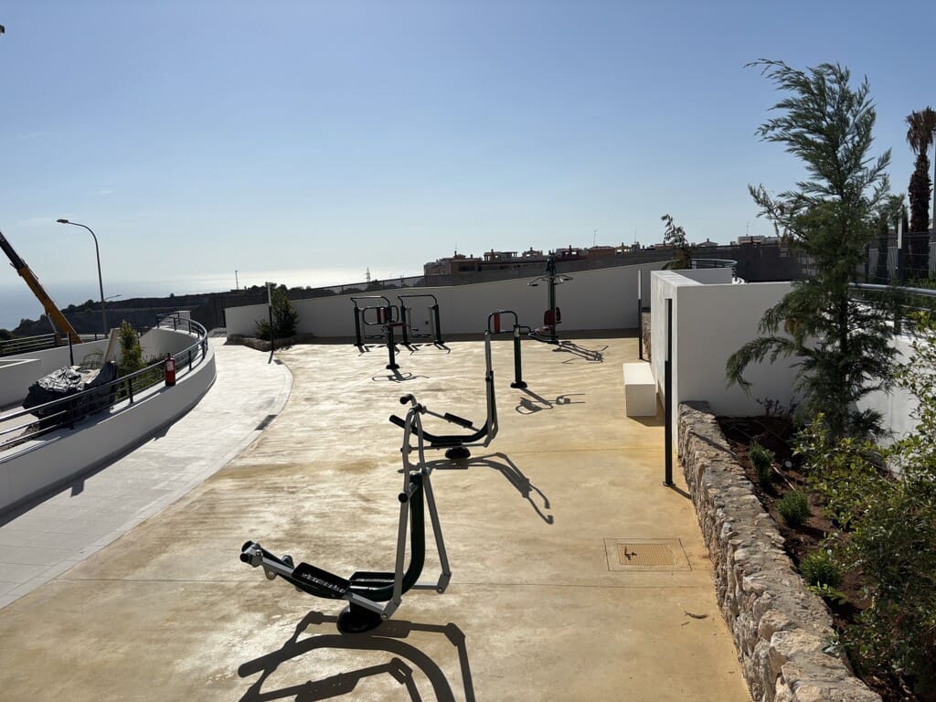 3 bedroom Apartment for sale in Benalmadena with pool garage - € 460,000 (Ref: 9780226)