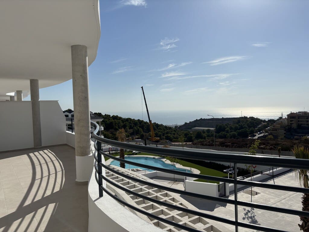 3 bedroom Apartment for sale in Benalmadena with pool garage - € 460,000 (Ref: 9780226)