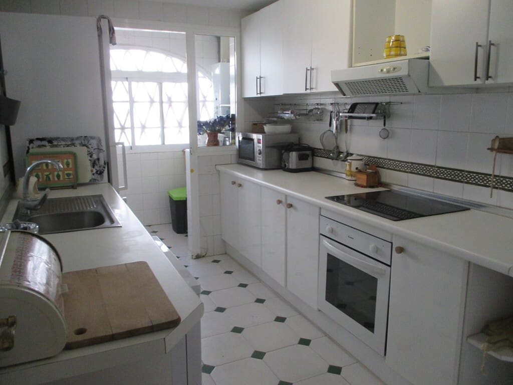 5 soverom Hus til salgs i Fuengirola med svømmebasseng garasje - € 490 000 (Ref: 9780228)