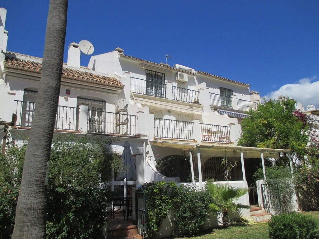 5 soverom Hus til salgs i Fuengirola med svømmebasseng garasje - € 490 000 (Ref: 9780228)