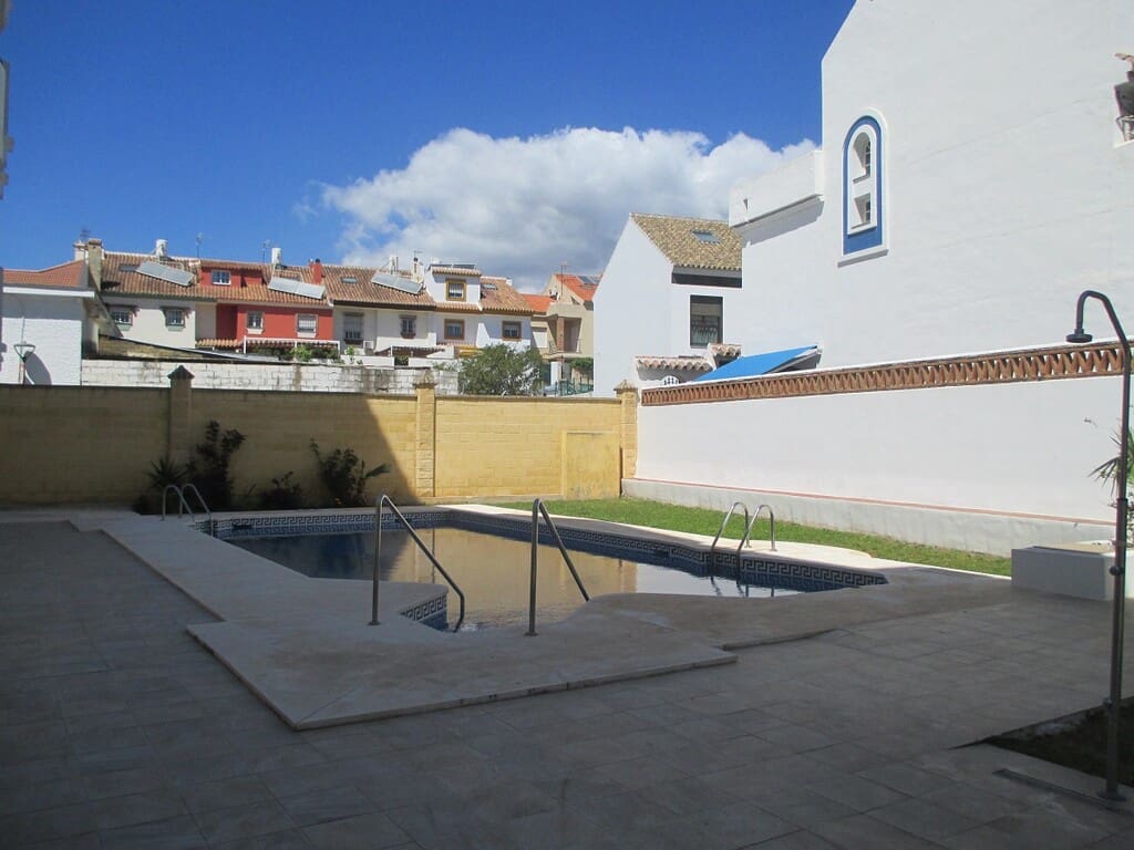 5 soverom Hus til salgs i Fuengirola med svømmebasseng garasje - € 490 000 (Ref: 9780228)