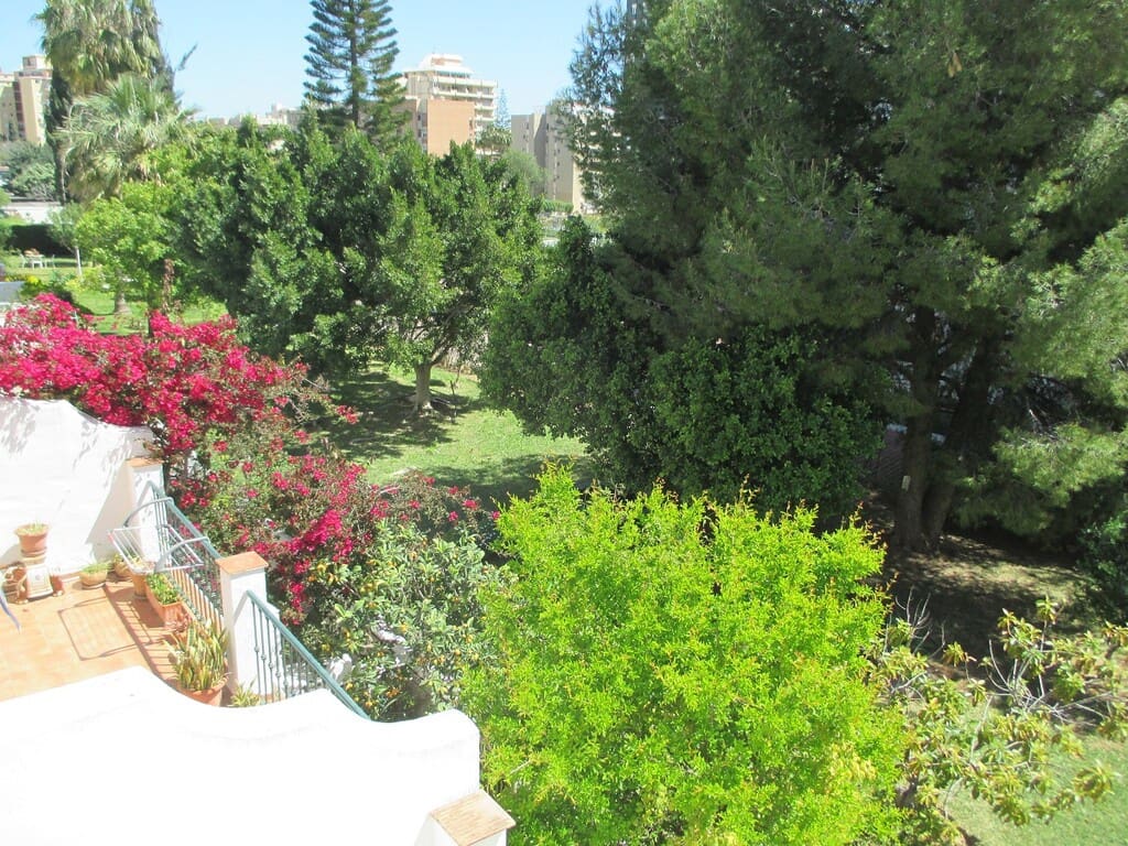 5 soverom Hus til salgs i Fuengirola med svømmebasseng garasje - € 490 000 (Ref: 9780228)