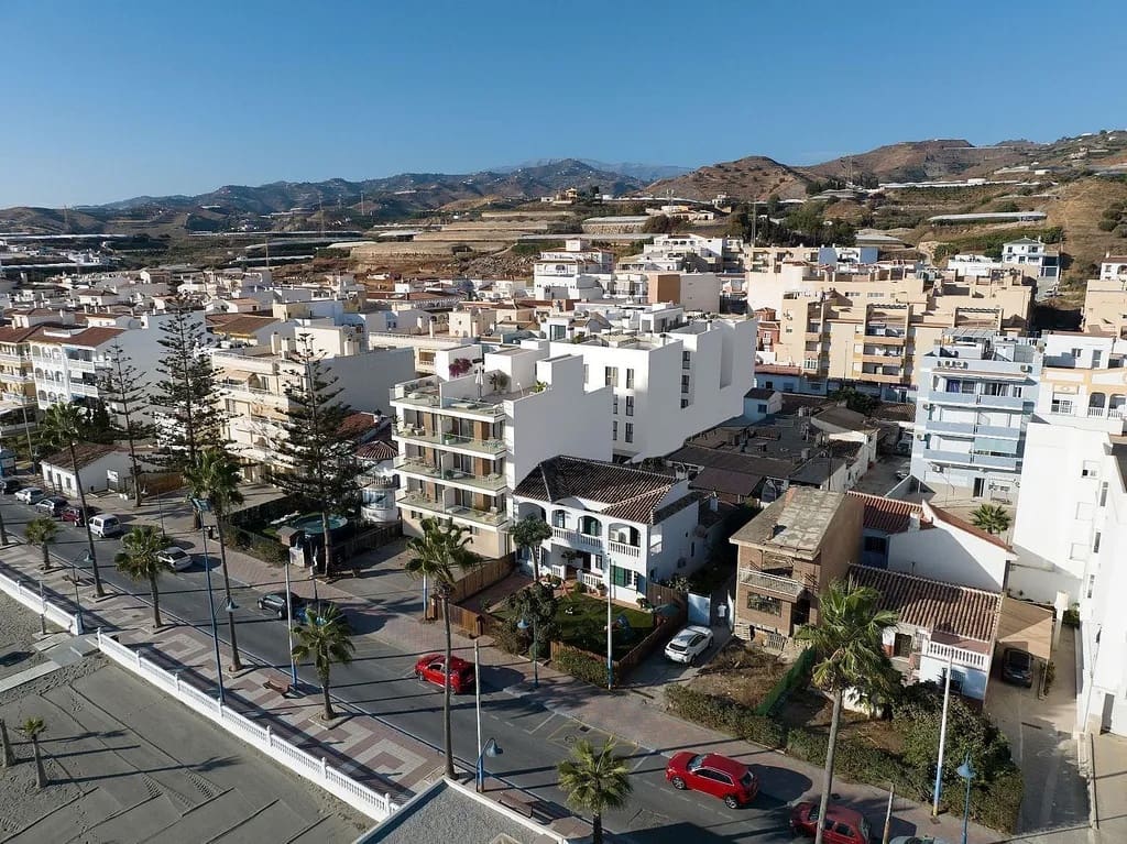 2 slaapkamer Appartement te koop in Torrox-Costa met garage - € 265.000 (Ref: 9780229)