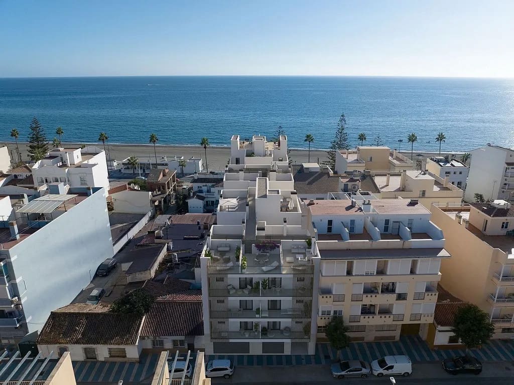 2 slaapkamer Appartement te koop in Torrox-Costa met garage - € 265.000 (Ref: 9780229)