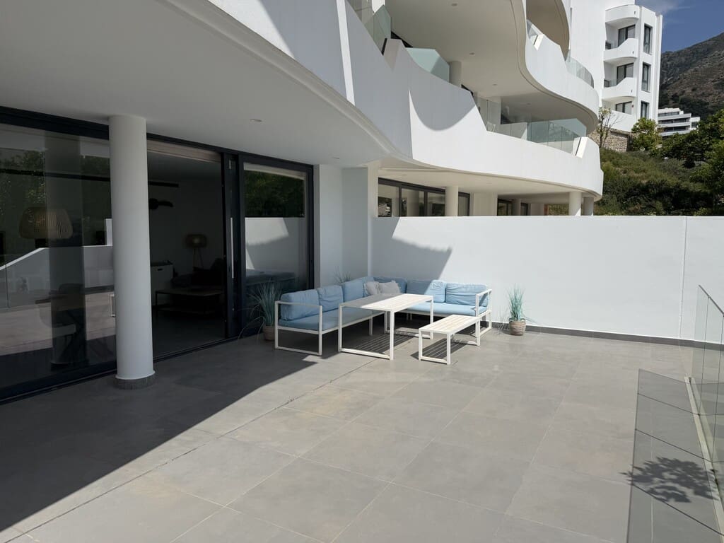 2 bedroom Apartment for sale in Fuengirola with pool garage - € 475,000 (Ref: 9850933)
