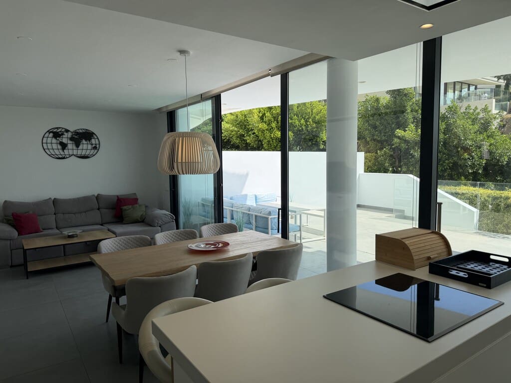 2 bedroom Apartment for sale in Fuengirola with pool garage - € 475,000 (Ref: 9850933)
