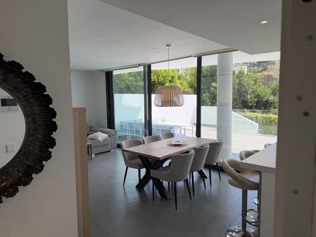 2 bedroom Apartment for sale in El Higuerón, Fuengirola with pool garage - € 475,000 (Ref: 9850933)