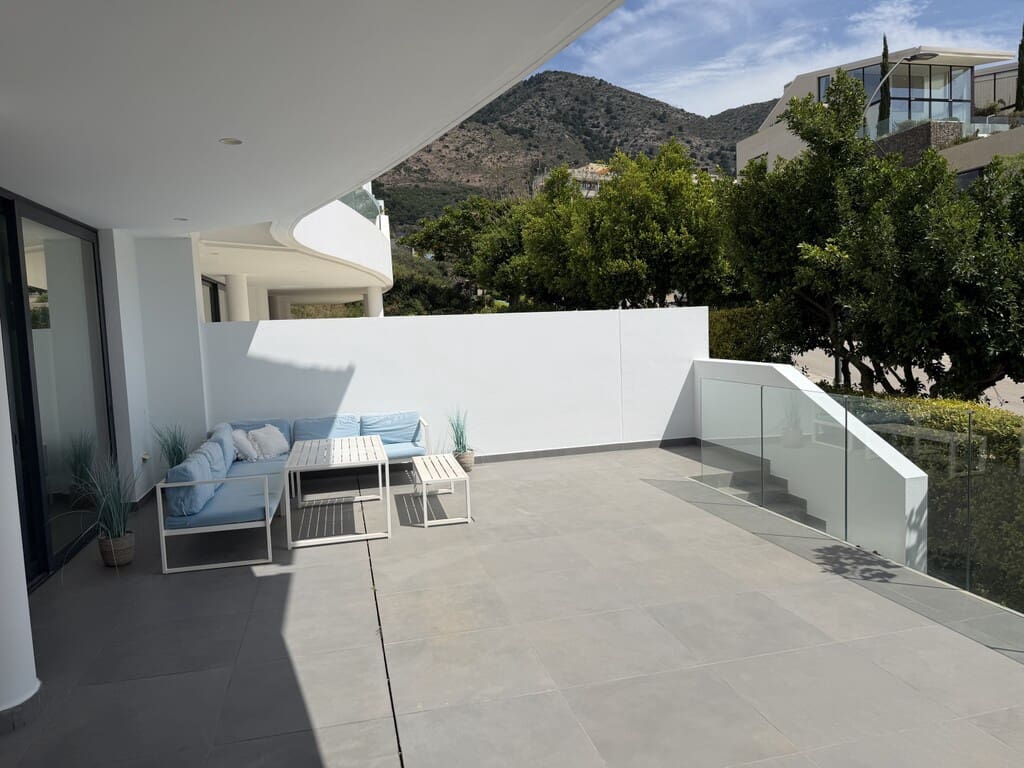 2 bedroom Apartment for sale in Fuengirola with pool garage - € 475,000 (Ref: 9850933)