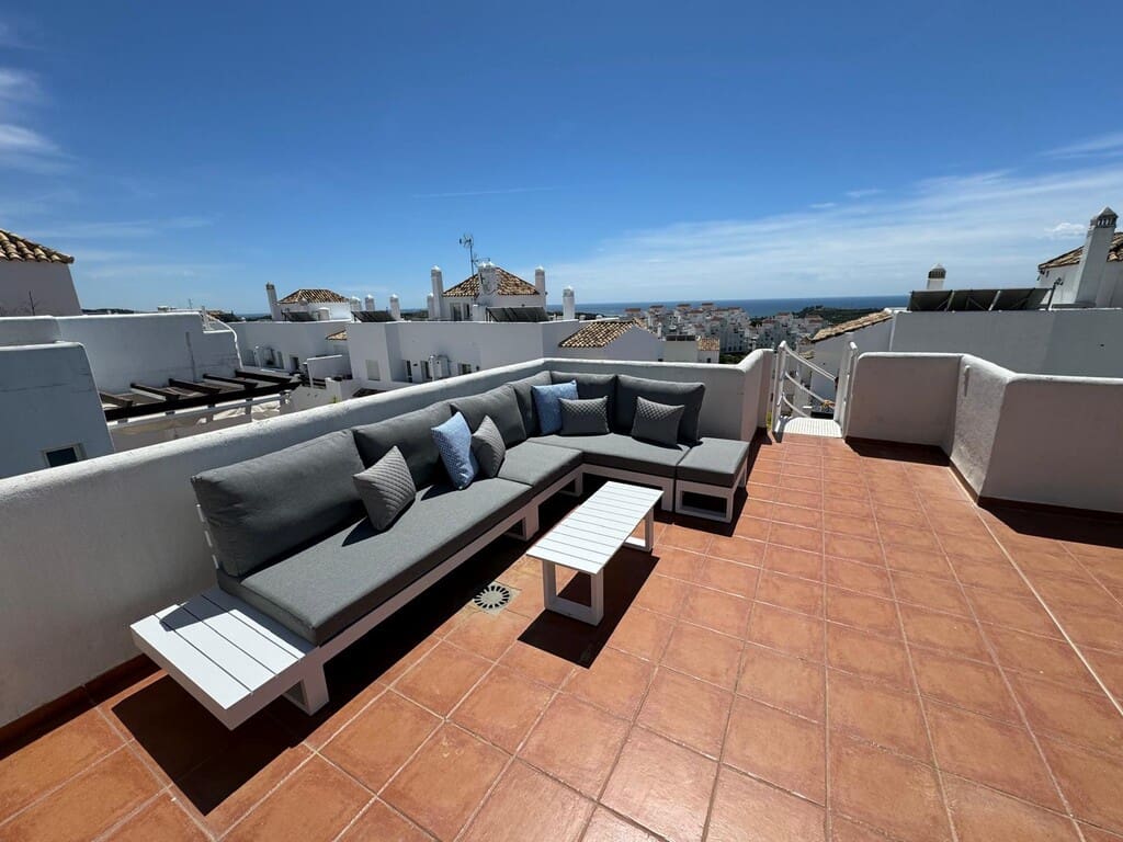 2 soverom Penthouse til salgs i Estepona med svømmebasseng - € 289 000 (Ref: 9850936)